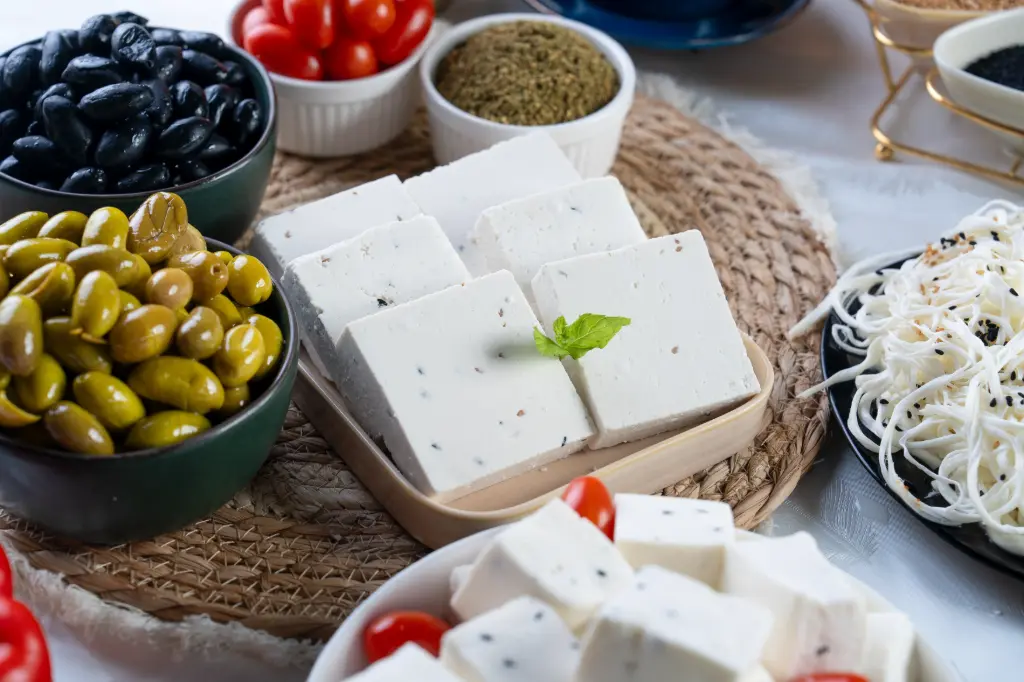 جبنة أريش بالسمسم و القزحة ( لايت )  (1 كغ)